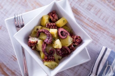 Salada morna de polvo e batatas