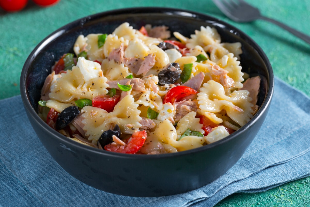 Salada de macarrão mediterrânea