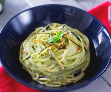 Spaghetti com creme de burrata e berinjela