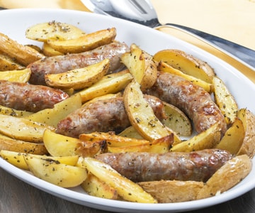 Linguiça e batatas ao forno