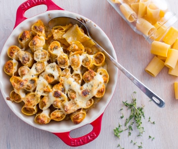 Paccheri recheado com linguiça e cogumelos