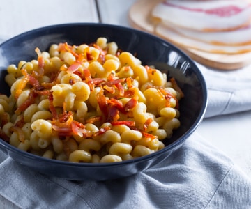 Massa com creme de grão-de-bico e guanciale