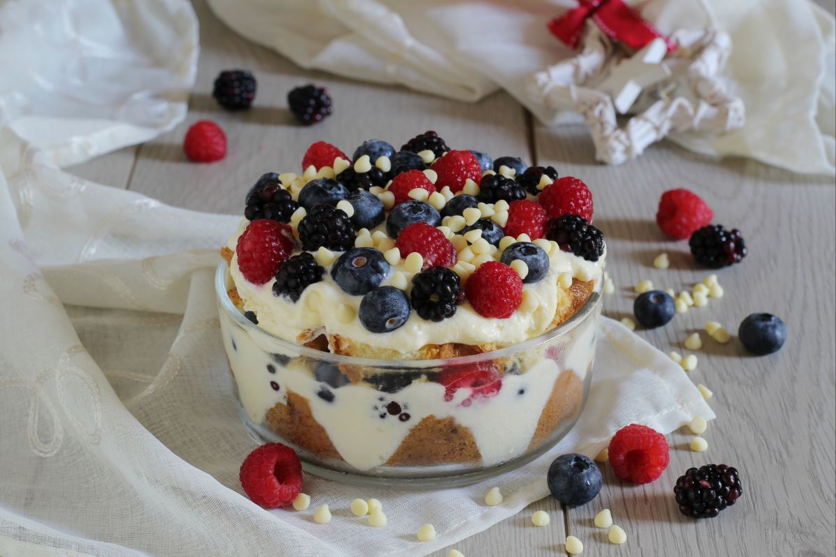 Tiramisù de pandoro e frutas vermelhas