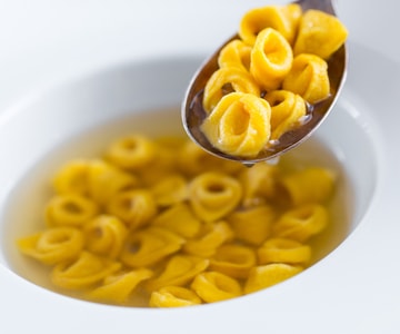 Tortellini em caldo