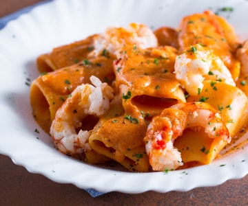 Paccheri ao creme de lagostins e camarões