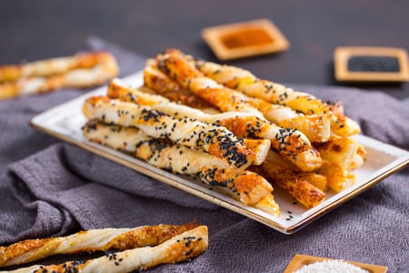 Palitos de massa folhada com queijo