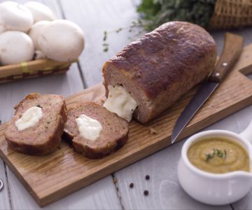 Rocambole de carne com coração de queijo scamorza