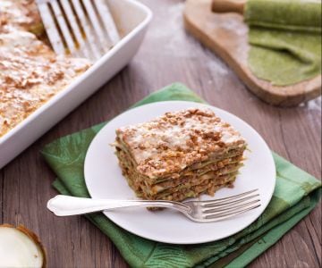 Lasanha verde com ragu à bolonhesa