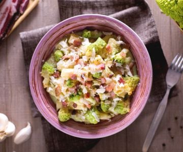 Massa com broccolo romanesco e bacon