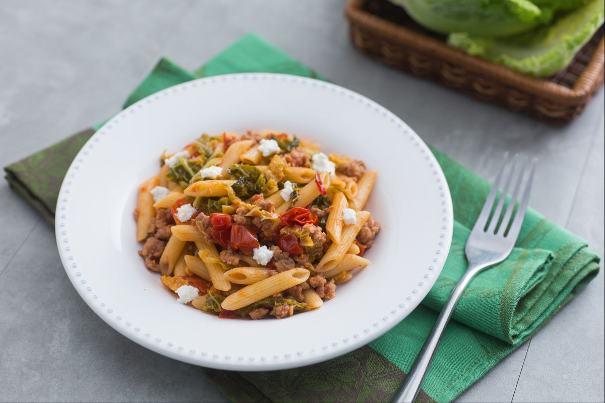 Pasta com repolho e linguiça