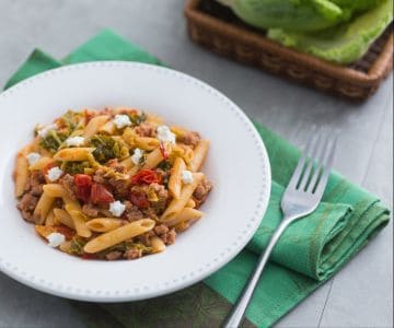 Pasta com repolho e linguiça