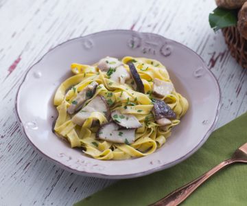 Tagliatelle com cogumelos porcini