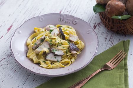 Tagliatelle com cogumelos porcini