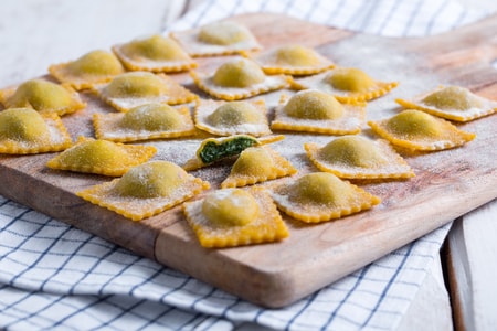 Ravioli de ricota e espinafre