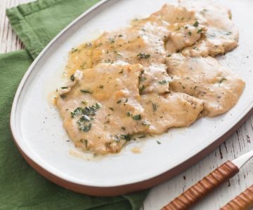 Escalopes ao vinho branco e salsa