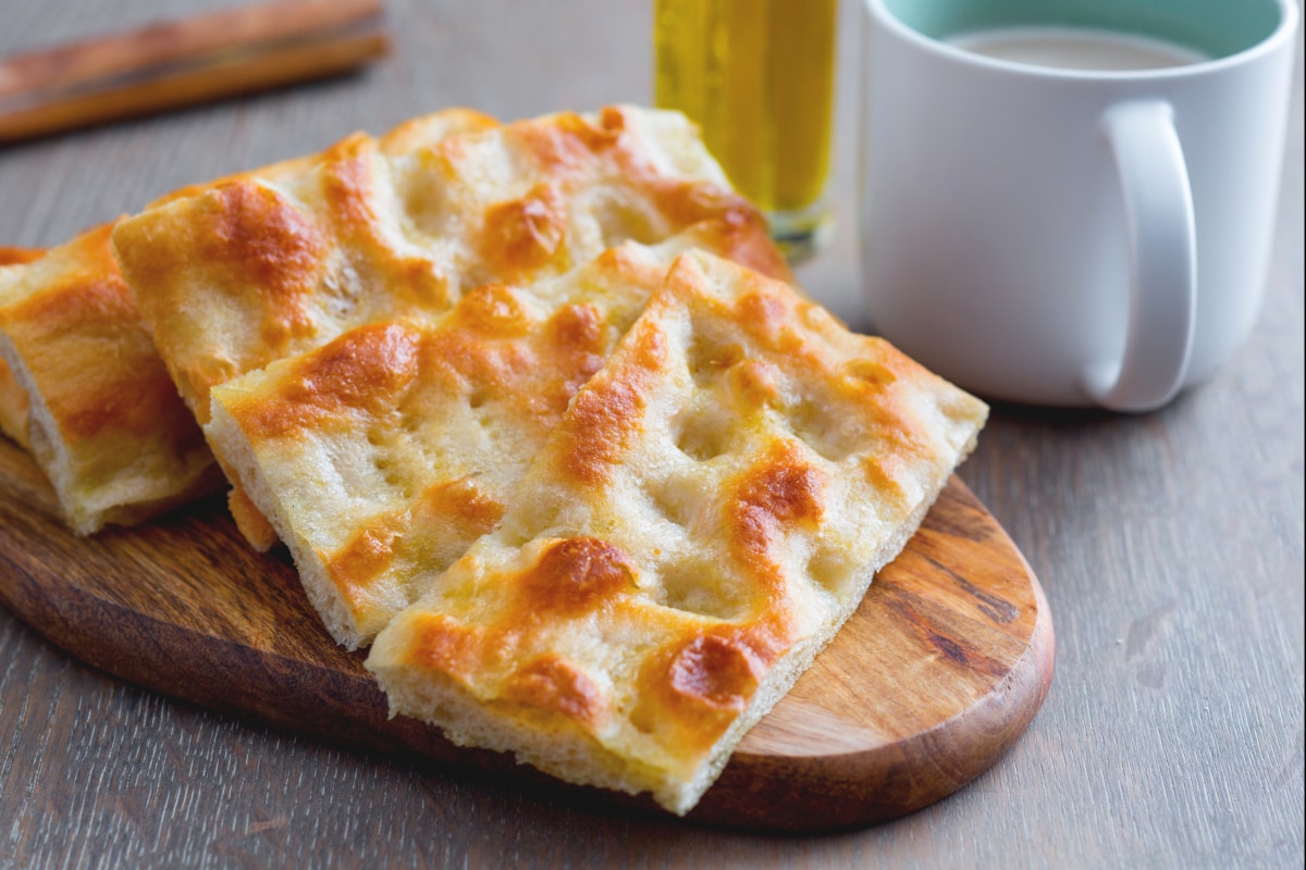 Focaccia (fügassa) à moda de Gênova