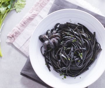 Linguine ao negro de lula