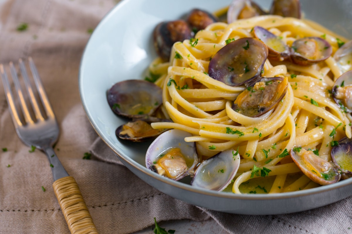 Linguine com vôngole e bottarga