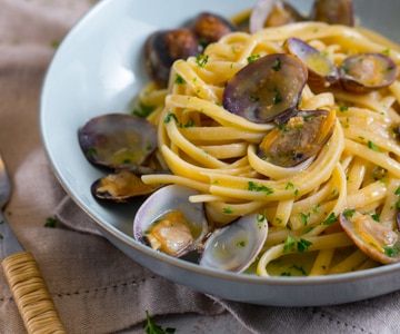 Linguine com vôngole e bottarga